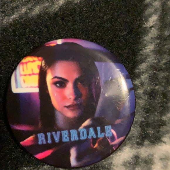 7pc Riverdale hot topic pin bundle - Picture 5 of 8